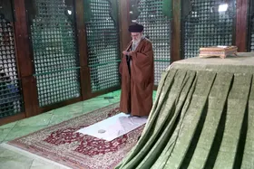 گزارش تصویری | حضور رهبر معظم انقلاب در مرقد مطهر بنیان&zwnj;گذار کبیر جمهوری اسلامی ایران و مزار شهدای نظام و دفاع مقدس (۱۱ بهمن ۱۴۰۳)