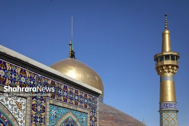 گزارش تصویری | تعویض پرچم گنبد حرم مطهر رضوی به مناسبت میلاد امام رضا(ع)