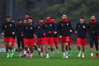سرمربی پرسپولیس بازهم مشخص نشد