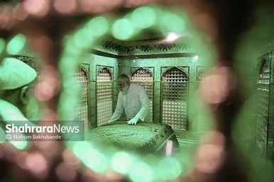 غبارروبی مضجع منور امام رضا(ع)