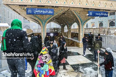بارش برف در حرم مطهر رضوی