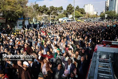 راهپیمایی اصناف، بازاریان و نمازگزاران پس از نماز جمعه مشهد