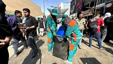 خدمت پاکبانان مشهدی به زائران اربعین در نجف اشرف