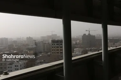 «مشهد» غرق در گردوغبار شدید (۵ دی‌۱۴۰۲)