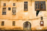 اشک این غم بی بهانه جاری است