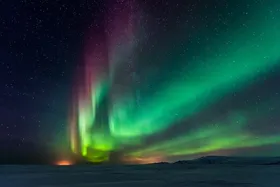 ویدئو| شفق قطبی از بالای آسمان، ثبت&zwnj; شده از داخل هواپیما