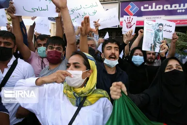 تجمع افغانستانی‌های مقیم تهران و مشهد در مقابل کنسولگری پاکستان