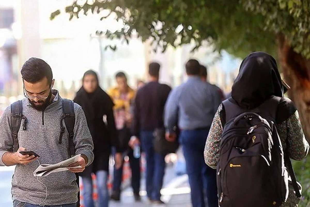 اشتغال و تأمین معیشت؛ دو چالش دختران مجرد دهه‌های ۵۰ و ۶۰