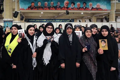 عکس‌هایی از دیدار جمعی از خانواده‌های شهدا با رهبر انقلاب به مناسبت سالگرد شهادت سردار سلیمانی (۱۲ دی ۱۴۰۳)