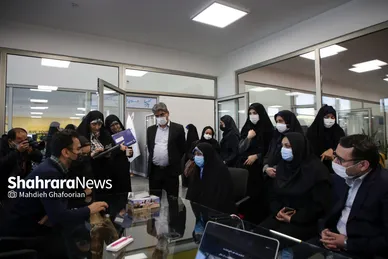 بازدید معاون رییس جهمور در امور زنان و خانواده از کارخانه نوآوری مشهد