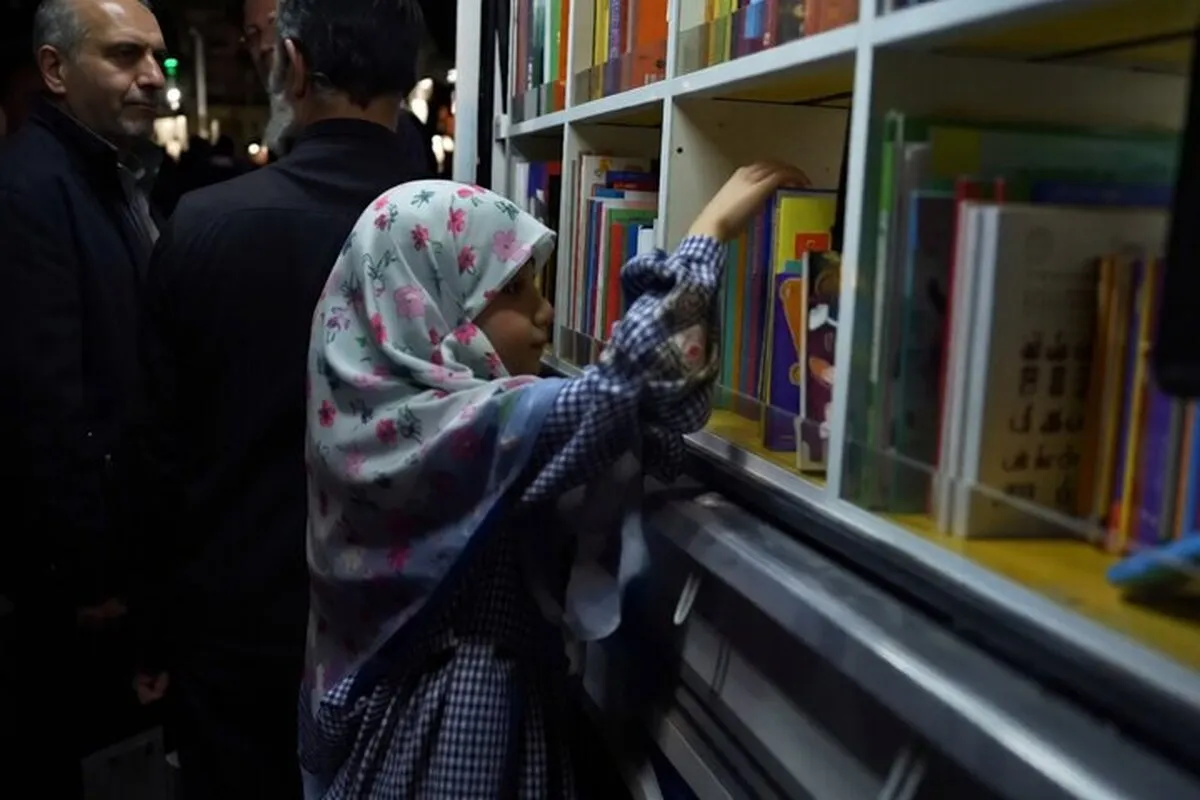 حضور شبانه کتابخانه‌های سیار در کنار مردم تهران