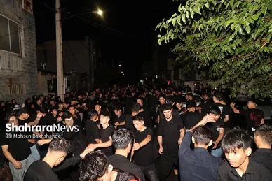 عکس‌هایی از مراسم علم کشیِ مهاجران افغانستانی در گلشهر مشهد