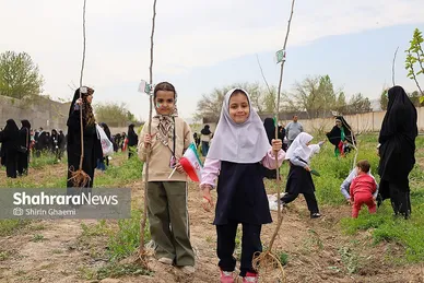 گزارش تصویری | طرح کاشت نهال به یاد دانش آموزان شهید مدرسه میناب