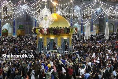 حال و هوای حرم مطهر رضوی در شب میلاد امام رضا(ع)