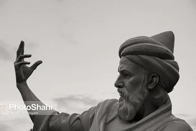 تندیس های افسانه ای شاهنامه در جلوخان آرامگاه فردوسی