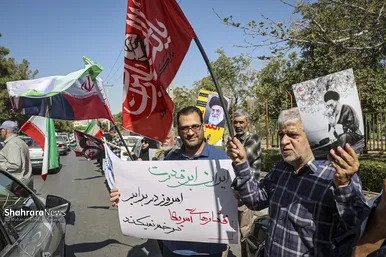 گزارش تصویری | تشکیل بزرگترین زنجیره انسانی جان فدا توسط مردم و دانشجویان مشهدی در دانشگاه فردوسی
