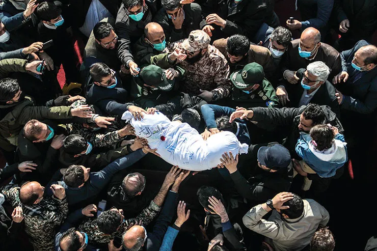 پیکر ۳ شهید گمنام دفاع‌مقدس در استانداری خراسان رضوی و پادگان شهید برونسی مشهد به خاک سپرده شد