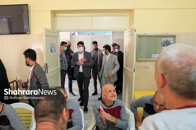 بازدید حسن یزدانی از آسایشگاه شهید بهشتی مشهد