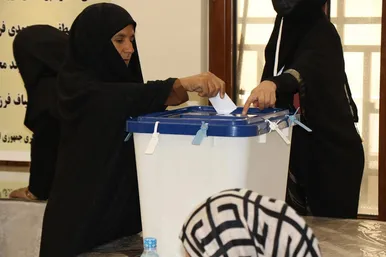 حضور پرشور زنان ایرانی ساکن افغانستان در پای صندوق‌های رأی