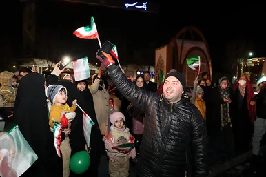 شادی مردم مشهد بعد از برد تیم ملی ایران مقابل ژاپن
