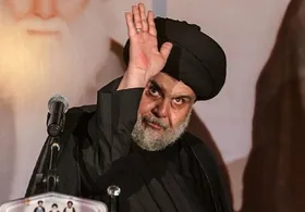 مقتدی صدر از سیاست کناره&zwnj;گیری کرد | آیت&zwnj;الله حائری پیروانش را به تقلید از حضرت آیت&zwnj;الله خامنه&zwnj;ای فراخواند