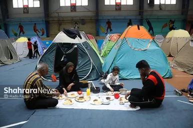 گزارش تصویری | اسکان زائران در سالن‌های ورزشی شهرداری مشهد در ایام نوروز