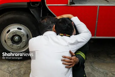 گزارش تصویری | حریق گسترده کارگاه مبل‌سازی در بزرگراه بابانظر مشهد (۲۱ شهریور ۱۴۰۴)
