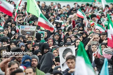 گزارش تصویری | راهپیمایی مردم مشهد در یوم الله ۲۲ بهمن ۱