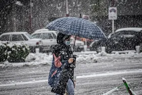 هشدار نارنجی بارش برف و باران در تهران| دمای هوا ۱۳ درجه کاهش می&zwnj;یابد (۱ بهمن ۱۴۰۲)