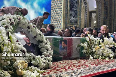 استقبال زائران و مجاوران حرم امام‌رضا(ع) از پیکر شهید امیرعبداللهیان