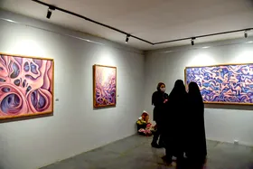 نگاهی به نمایشگاه &laquo;آینه در آینه&raquo; آثار شیرین جوانشیر در نگارخانه روند