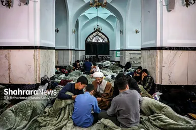 آیین معنوی اعتکاف در حرم امام رضا (ع)