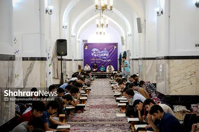 اعتکاف نوجوانان دهه هشتادی در حرم مطهر رضوی