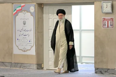 مرحله دوم رأی‌گیری انتخابات چهاردهمین دوره ریاست‌جمهوری با حضور رهبر معظم انقلاب اسلامی