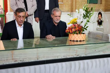 گزارش تصویری | تجدید میثاق هیئت دولت با آرمان‌های امام راحل و شهدای انقلاب اسلامی (۱۳ بهمن ۱۴۰۳)