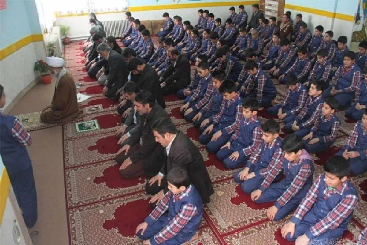 وزیر آموزش و پرورش: نماز در مدارس اجباری نیست اما باید دانش‌آموزان را تشویق کنیم