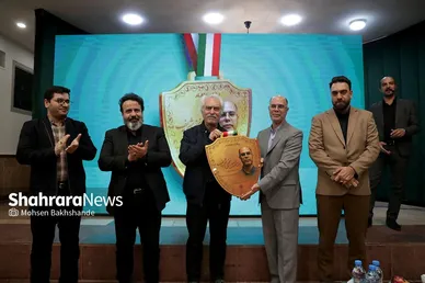 گزارش تصویری | آیین تجلیل از حسین نخعی شریف، اهدای پلاک افتخار و رونمایی از کتاب «تاریخ فوتبال مشهد»