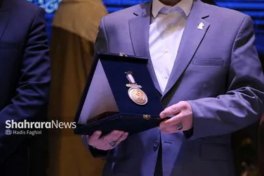 رویداد اعطای نشان مشهد از نمایی دیگر