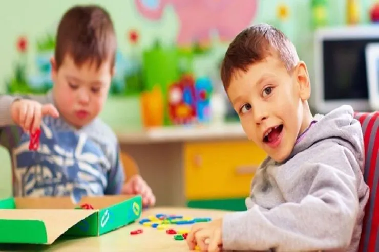 برای ارتباط با فرزند اوتیسمی خود، این مهارت‌ها را بیاموزید