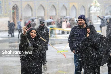 گزارش تصویری | یک روز برفی در حرم مطهر امام رضا(ع) - ۲۱ بهمن ۱۴۰۳