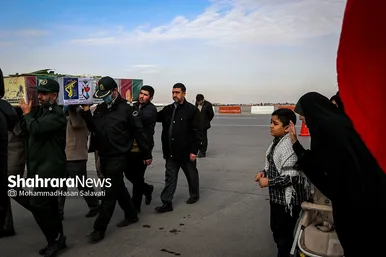 استقبال از پیکر مطهر ۱۲ شهید گمنام دفاع مقدس در فرودگاه هاشمی نژاد مشهد