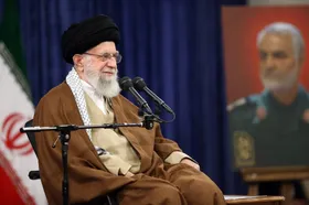 تصاویر کدام شهدا زینت&zwnj;بخش دیدار مقام معظم رهبری با مردم کرمان و خوزستان بود؟