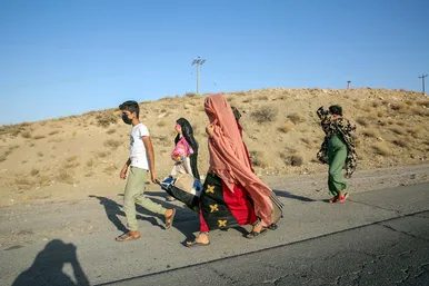 زائران پیاده حرم امام رضا (ع) 