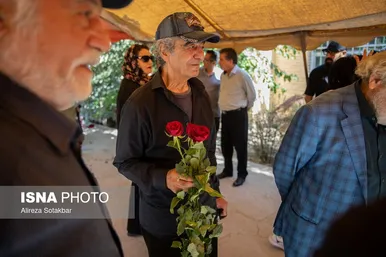 عکس‌هایی از حضور جمعی از سینماگران در قطعه هنرمندان