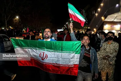 شادی مردم مشهد بعد از برد تیم ملی ایران ۲