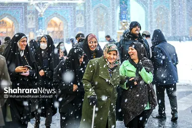 بارش برف در حرم مطهر رضوی