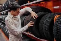 عرضه لاستیک خودرو به قیمت مصوب در نمایندگی‌های معتبر مشهد (۶ شهریور ۱۴۰۳) | تشکیل ۲۴ پرونده تخلف