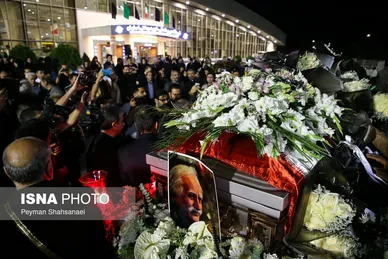 عکس‌هایی از ورود پیکر استاد محمود فرشچیان به کشور