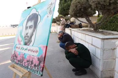استقبال از پیکر مطهر ۱۶ شهید در مشهد