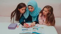 معادله چندوجهی مادران شاغل با آغاز سال تحصیلی جدید